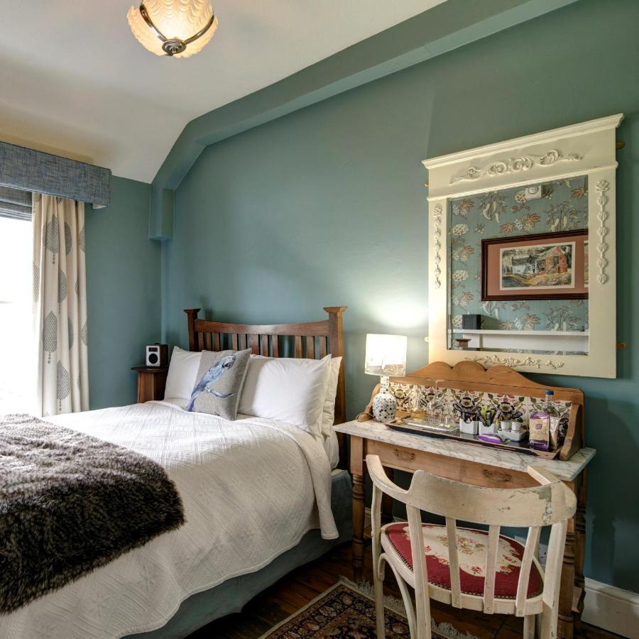 Victoria House Hotel Чърч Стретън Екстериор снимка