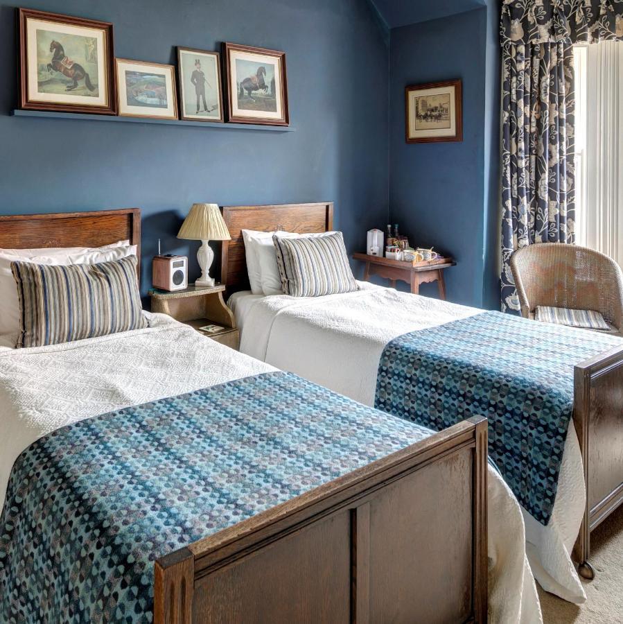 Victoria House Hotel Чърч Стретън Екстериор снимка