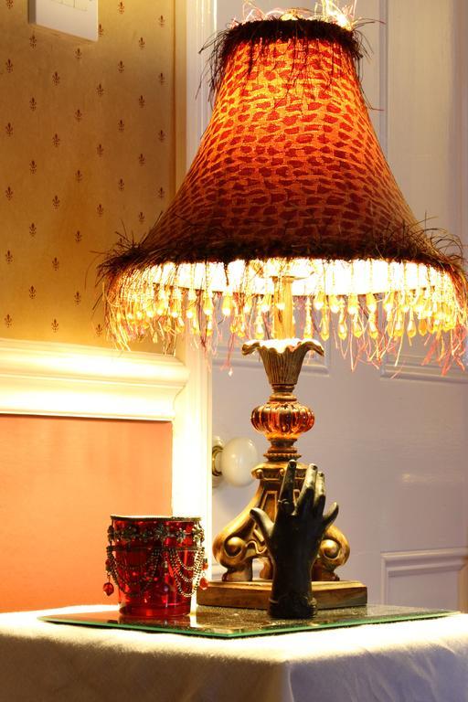 Victoria House Hotel Чърч Стретън Екстериор снимка
